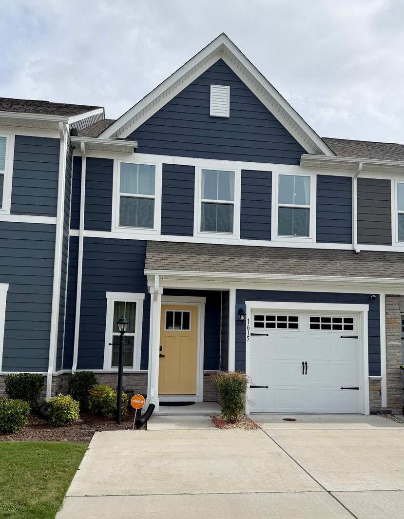 Stunning Townhome in the Heart of Chesapeake