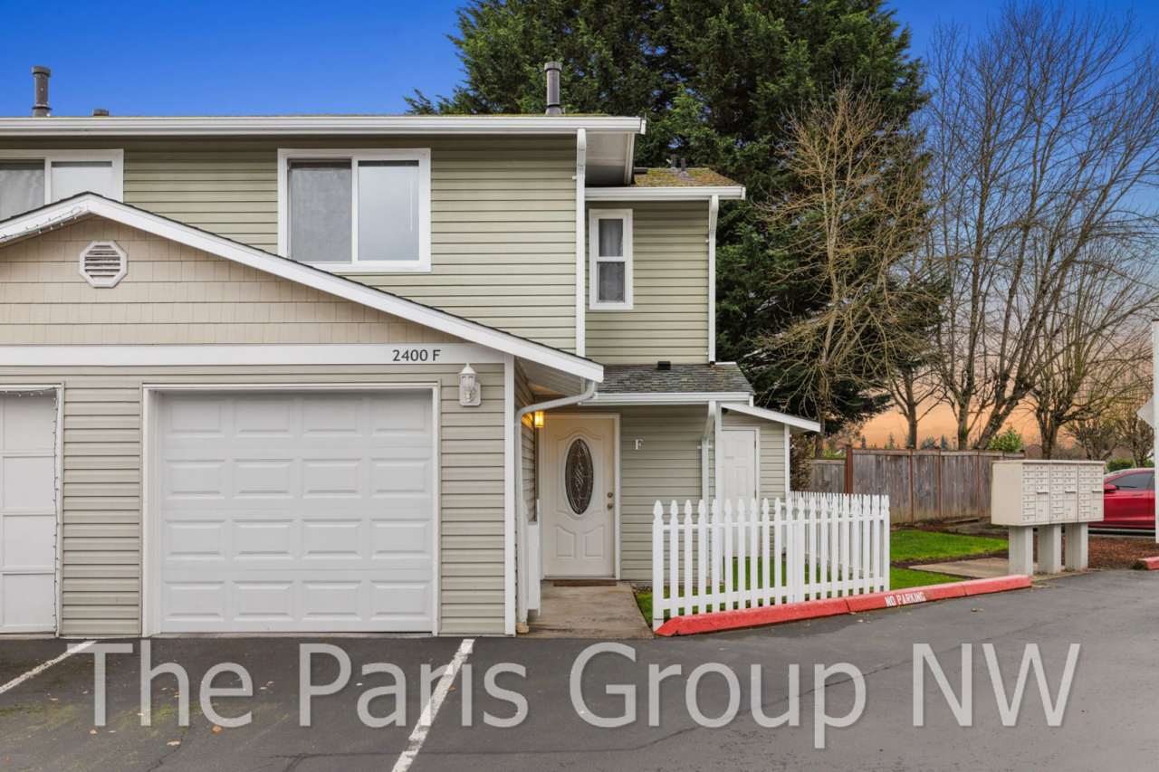 Delightful Double Suite TH *So Walkable! Updated, XL Backyard, Grg+2Pkg Spaces