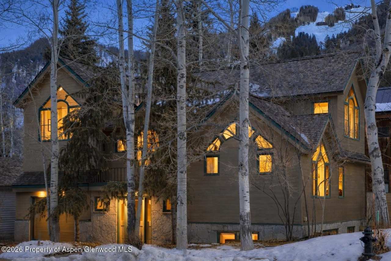 333 W Hopkins Avenue