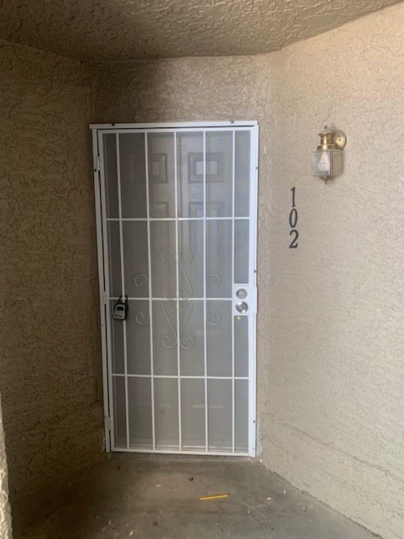 GREAT GATED COMMUNITY 2 BEDROOM -2 BATH -LOCATED CENTRALLY!!!