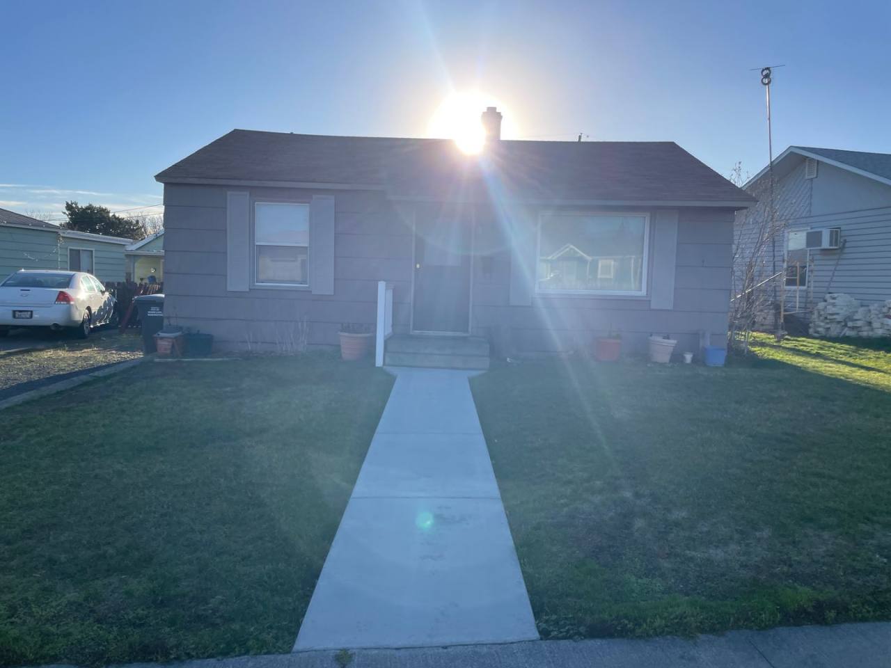 Cute Home In The Center Of Town!!!