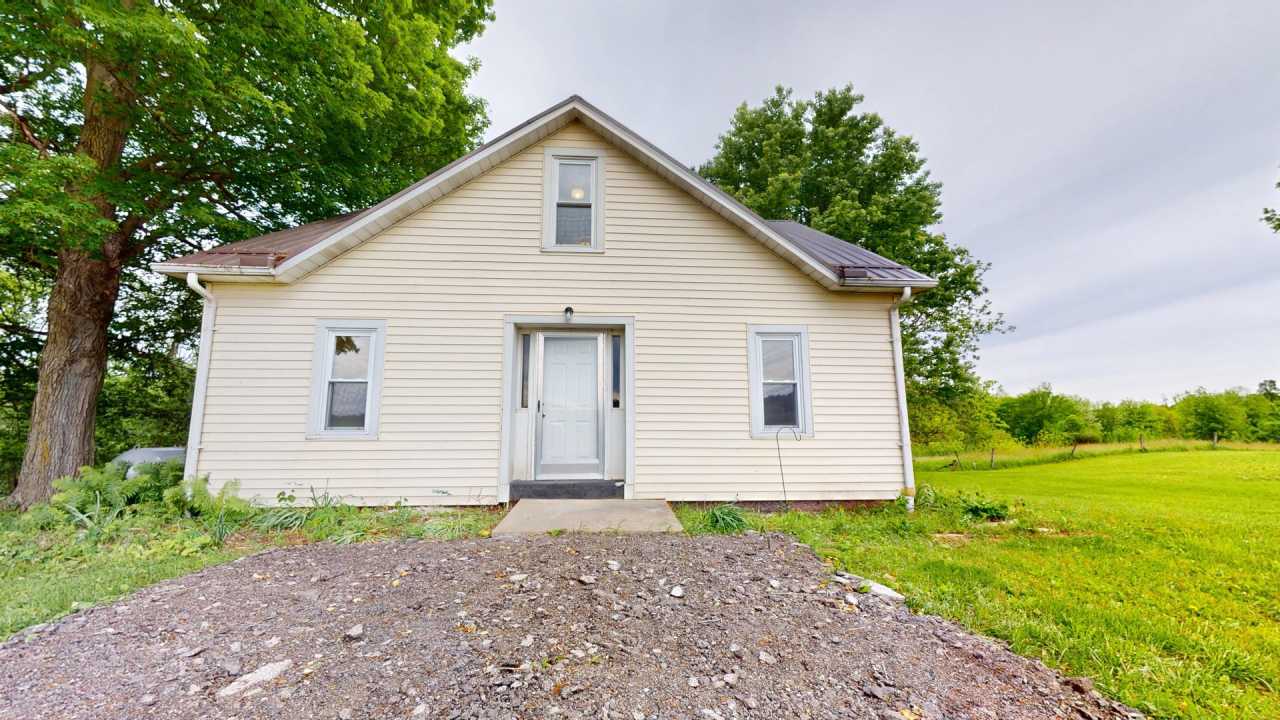 Crestview schools with land and barn!