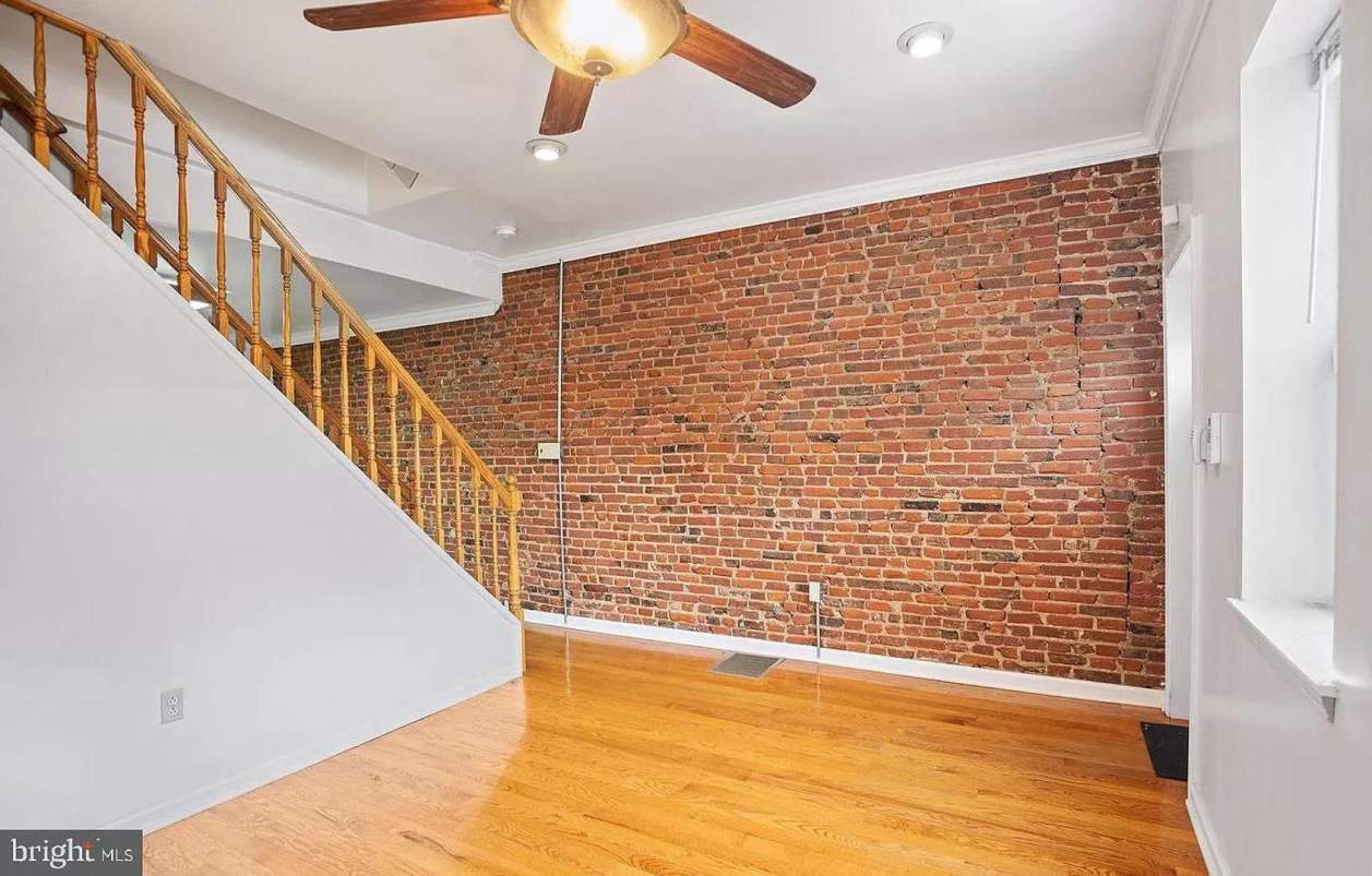 Bright 2 bed 1 bath in graduate hospital!