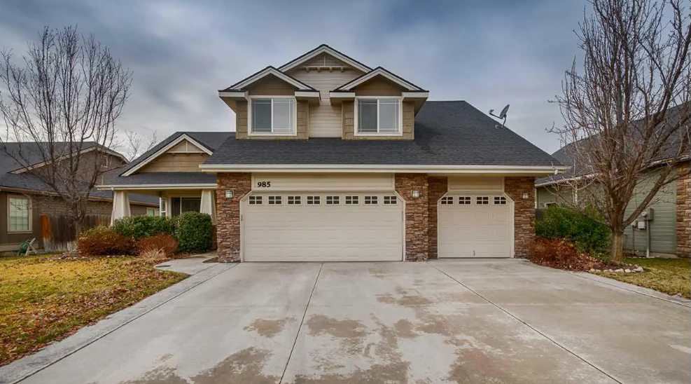 985 North Shadowridge Avenue