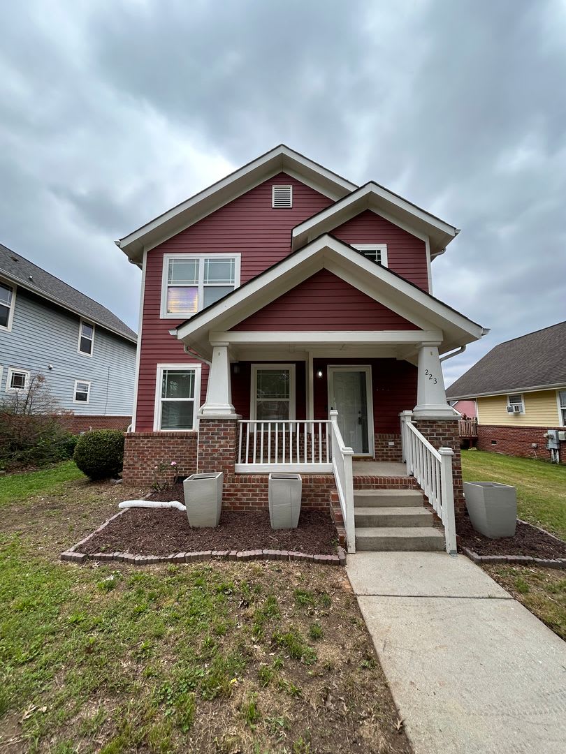 Summer Move-In special $500 Off 1st Full Months Rent! 3 Beds | Bonus Room | 2.5 Baths | Detached 1 Car Garage - Close to St. Elmo  Downtown