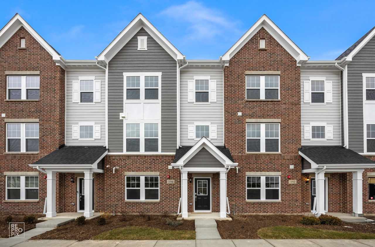 EXQUISITE RENTAL IN LIBERTYVILLE COMING SOON!