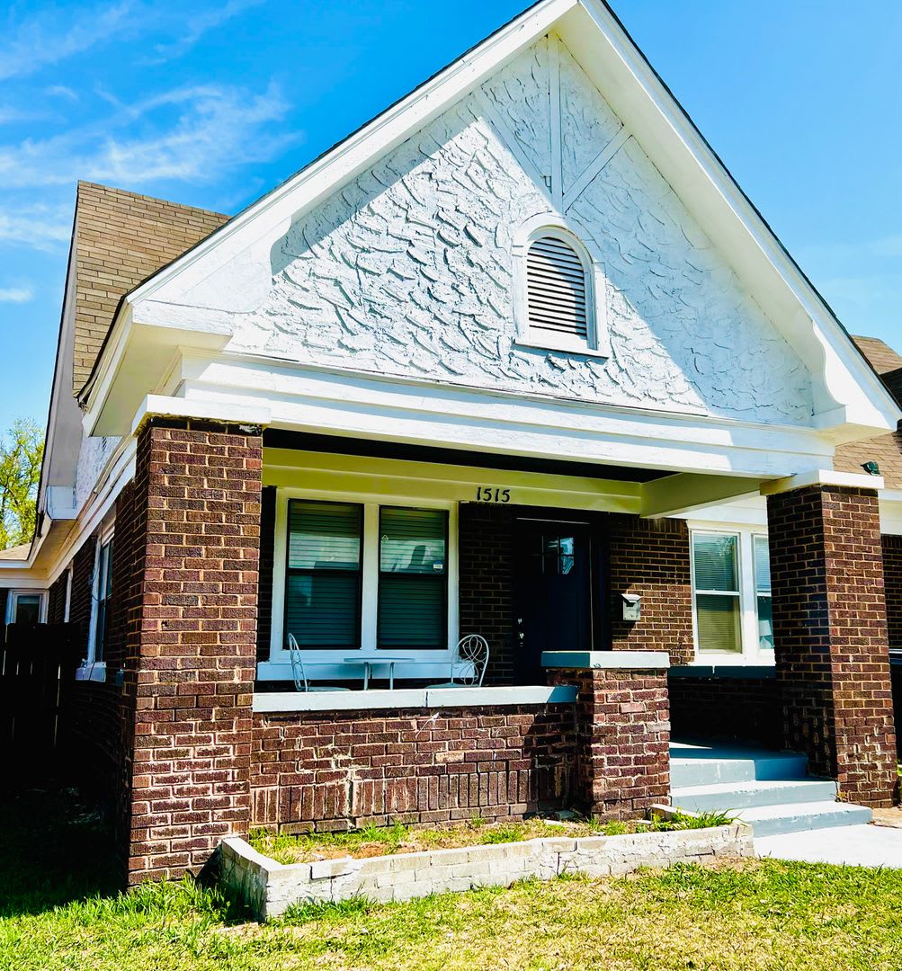Charming 2BD 1BA Duplex in Crestwood!!