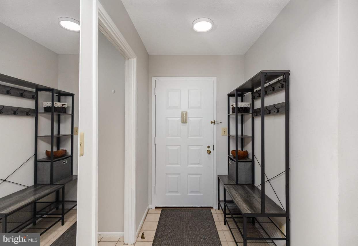 900 N STAFFORD Street unit: 2223