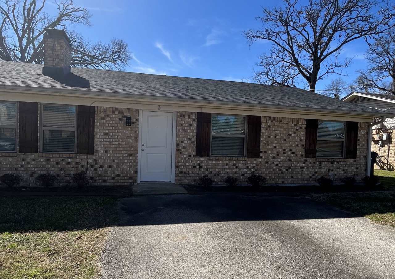 811 McClenny Dr #M06