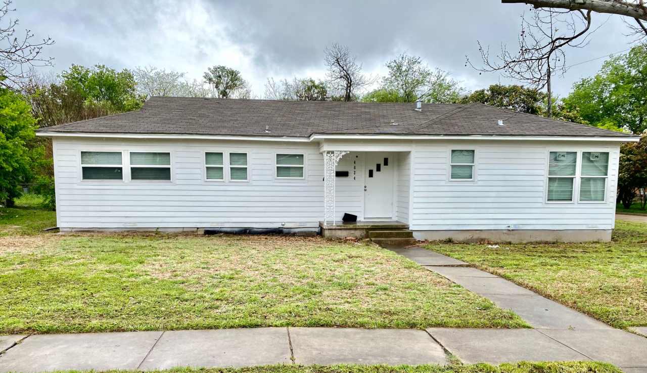 Cute 3/2 on a Corner Lot!