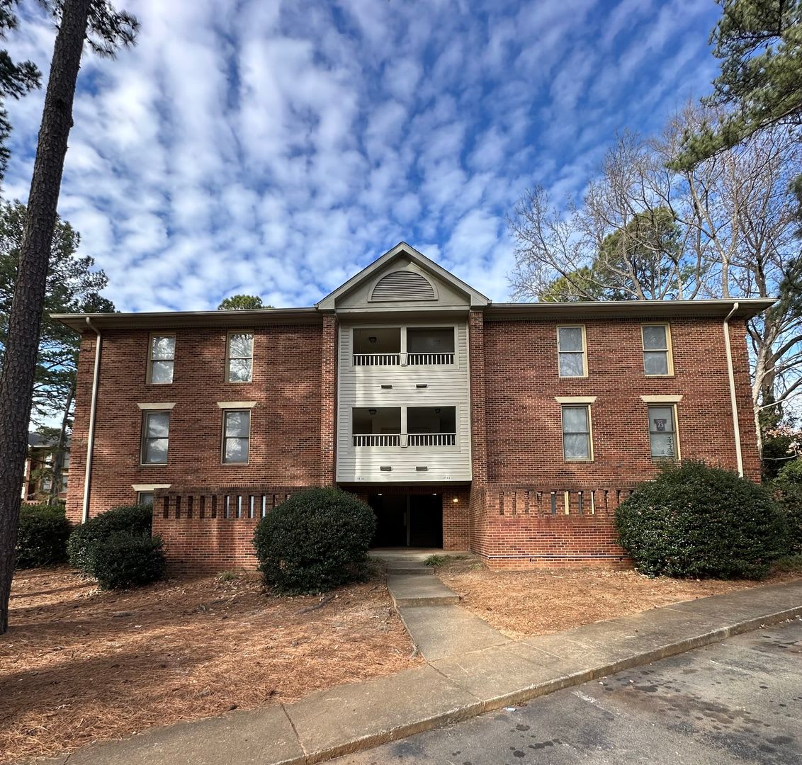 1 Bedroom 1 Bathroom Condo!