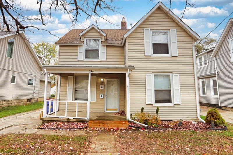 854 Crosby Street NW