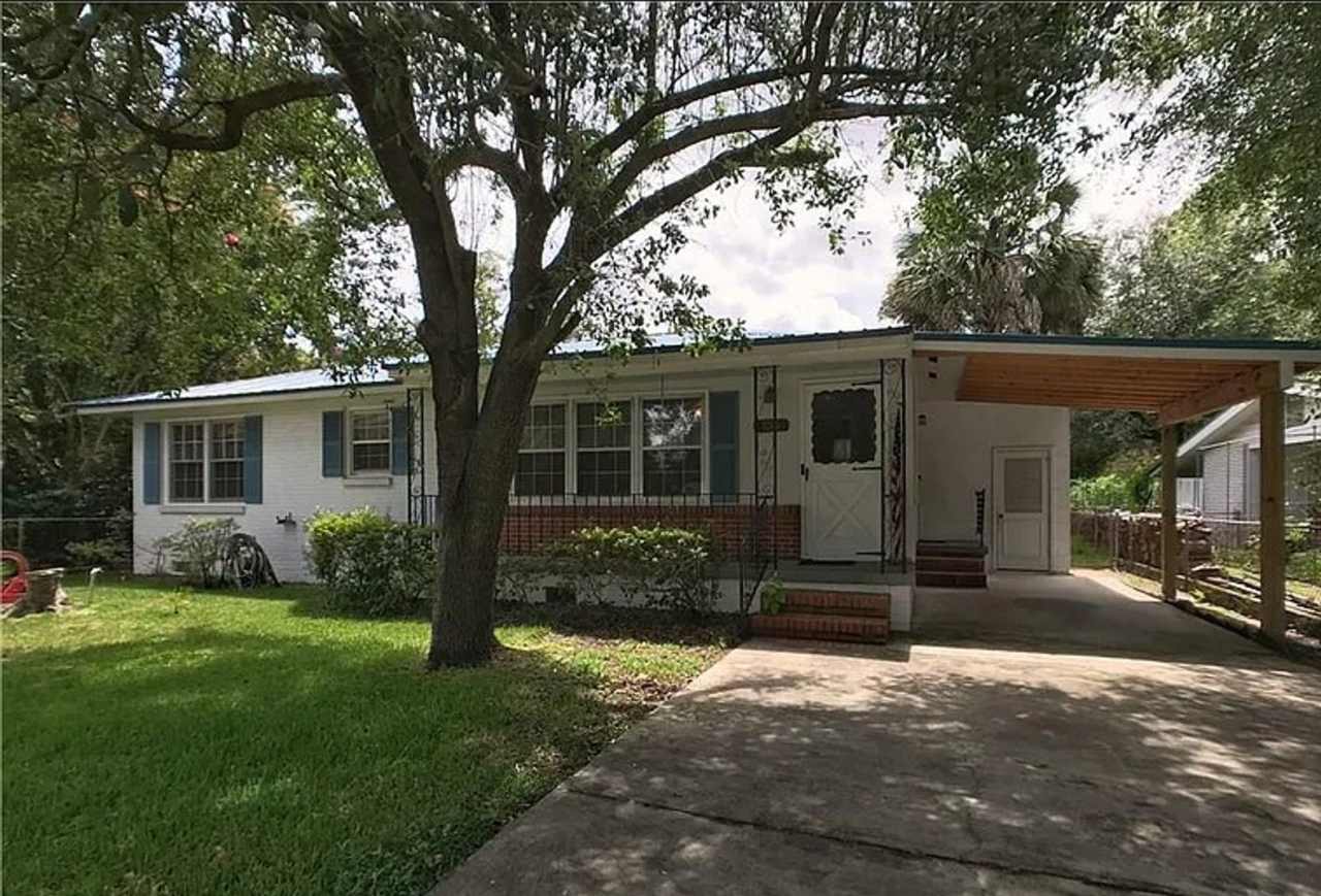 Cute Bungalow in the Heart of Garden City.