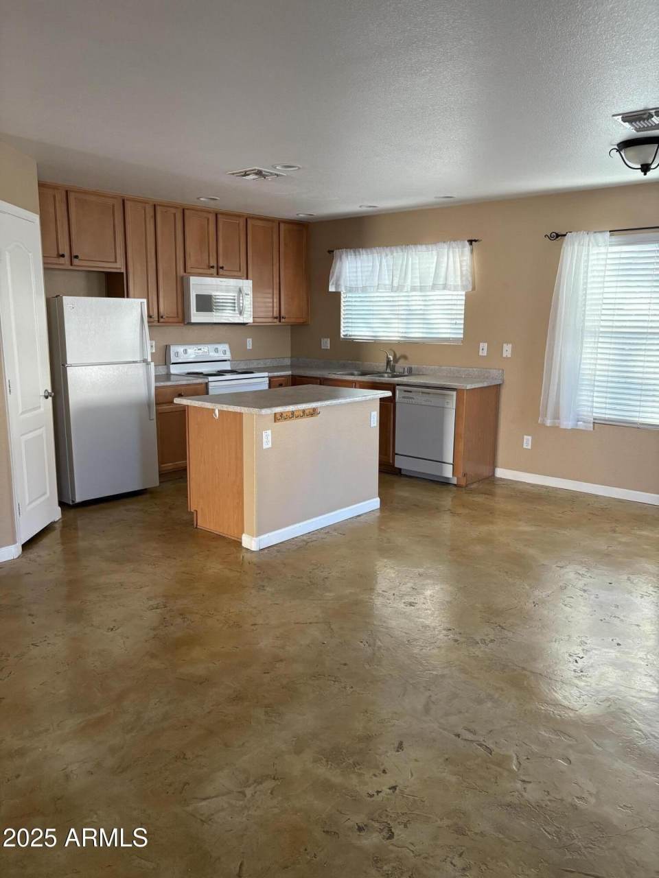 2401 E PEACH TREE Drive