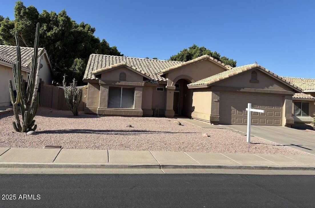 6337 E ROCHELLE Street E