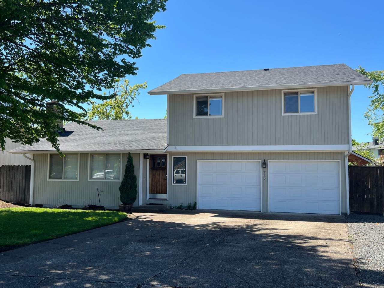 3 Bedroom / 2.5 Bath Home located in Springfield, OR is available NOW!