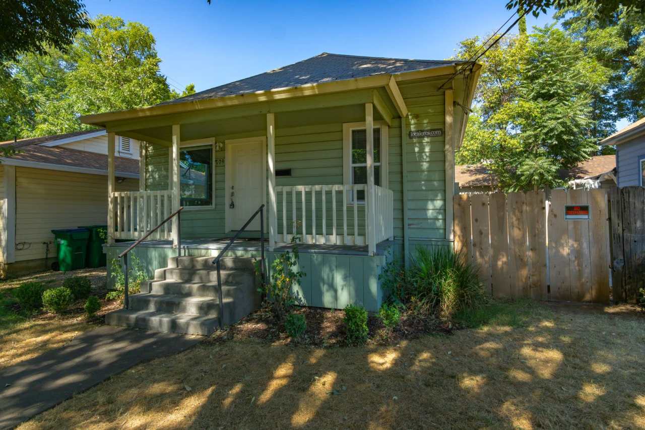 Chico Charmer! Close to CSUC and downtown Chico! Available August 1!