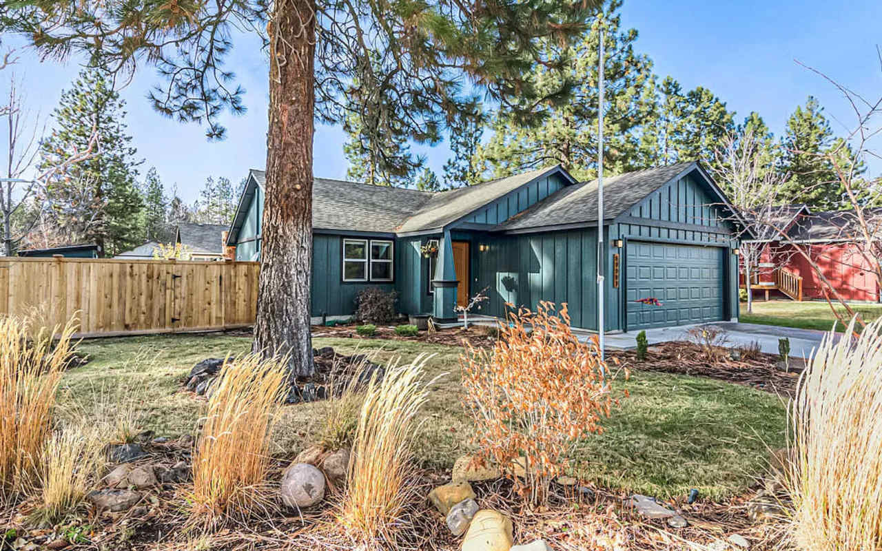 Fantastic 2 Bed/2 Bath with Fully Fenced Backyard - Lodgepole Drive