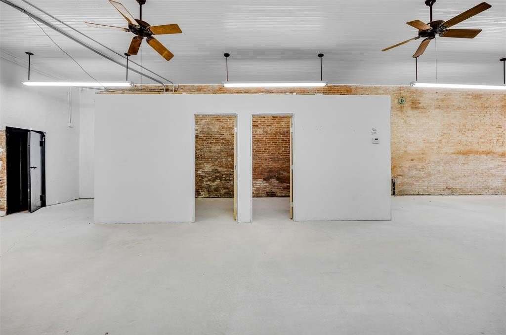 102 E Calhoun Street