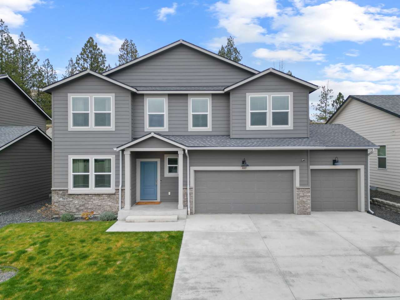 2022 Built Charming 4-Bedroom Retreat with Scenic Views just 15 minutes west from downtown Spokane