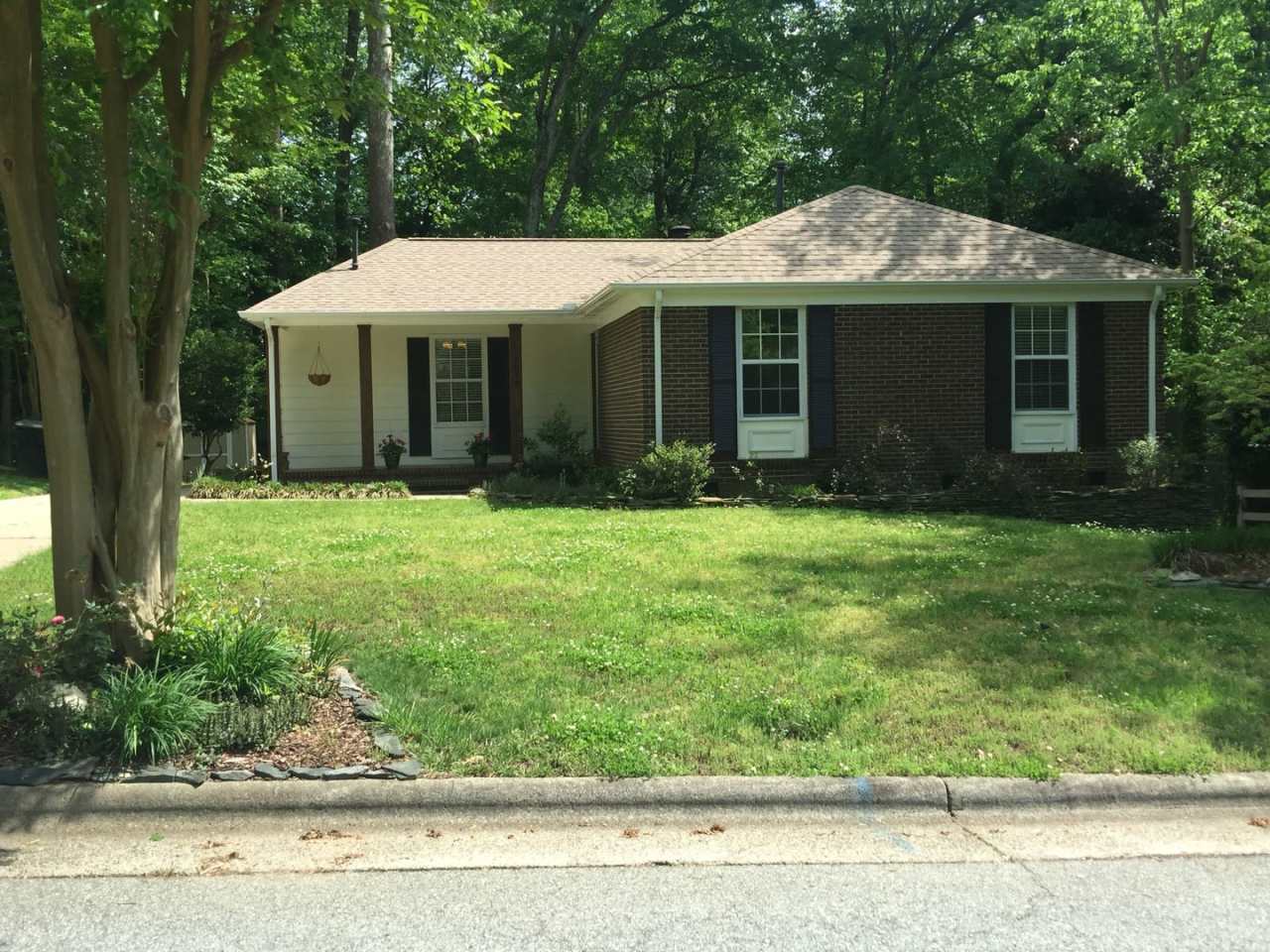 Wonderfully Maintained Ranch in North Oaks!