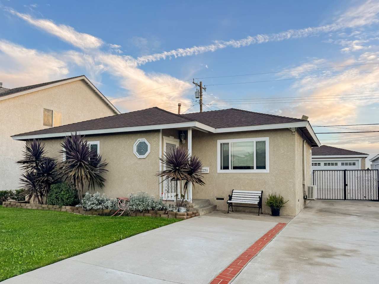 Cozy and Charming 2Bd 1Ba in lovely neighborhood of Torrance