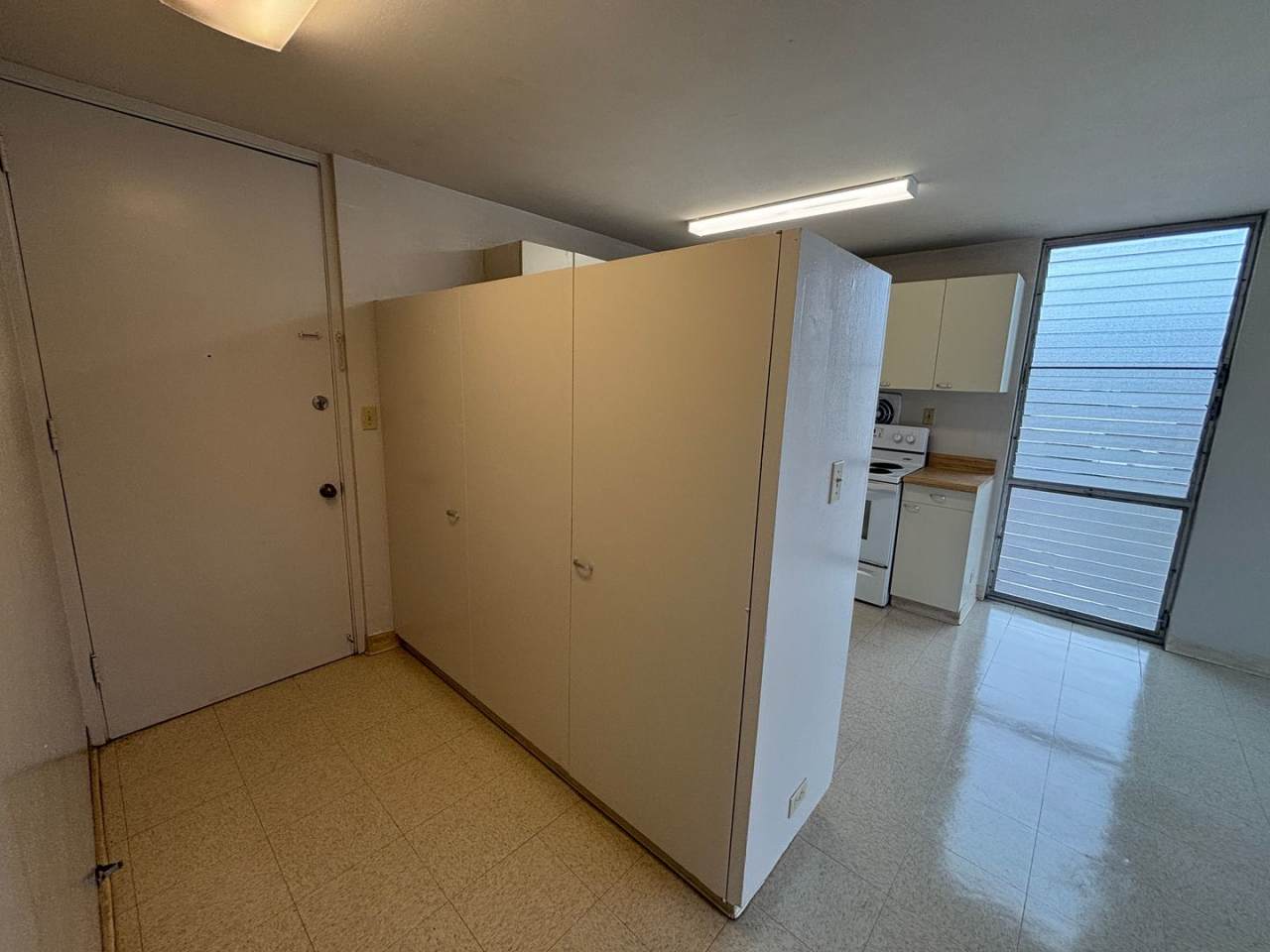 Moiliili/University - 2 Bdrm/1 Bath/1 Prkg - $1,675
