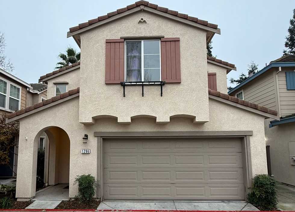 ** 3-Bedroom Two Story Home in Desirable Roseville Location!**