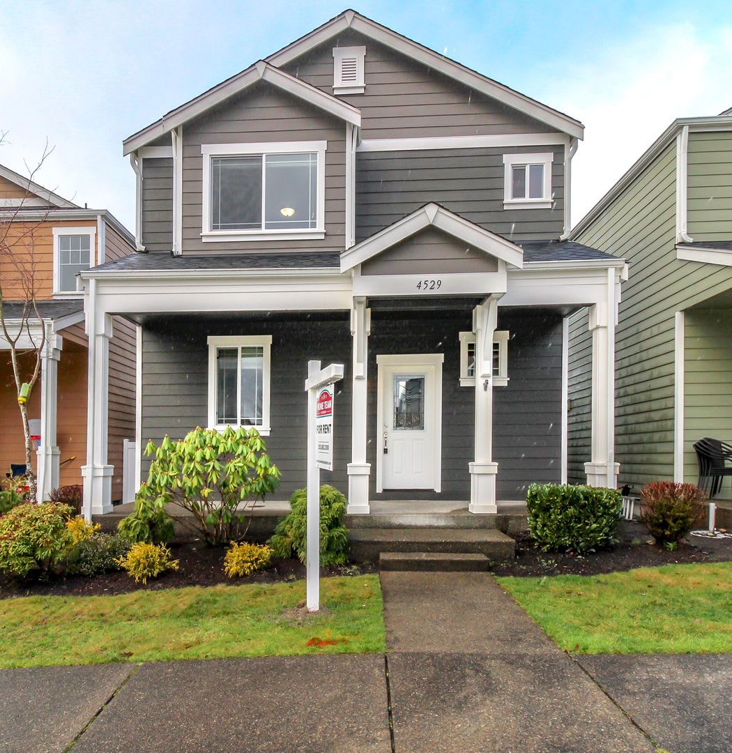 Beautiful Lacey Home with new paint and carpet in Popular Edgewater Community