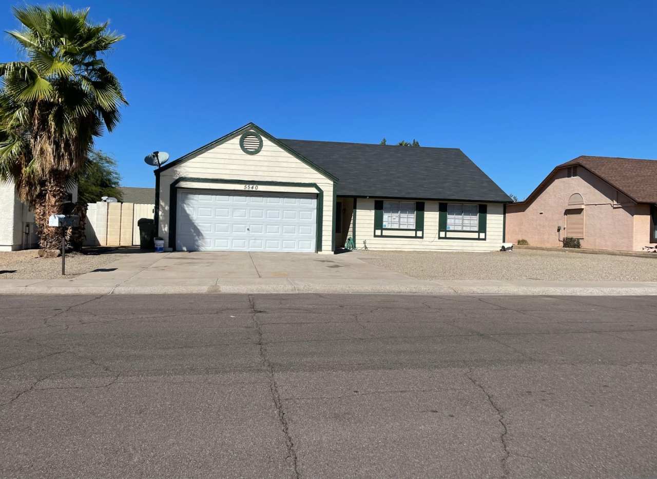 Charming 3 bed 2 bath single level home with RV Gate