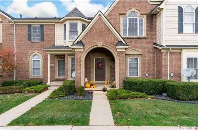 45889 GRAYSTONE Lane