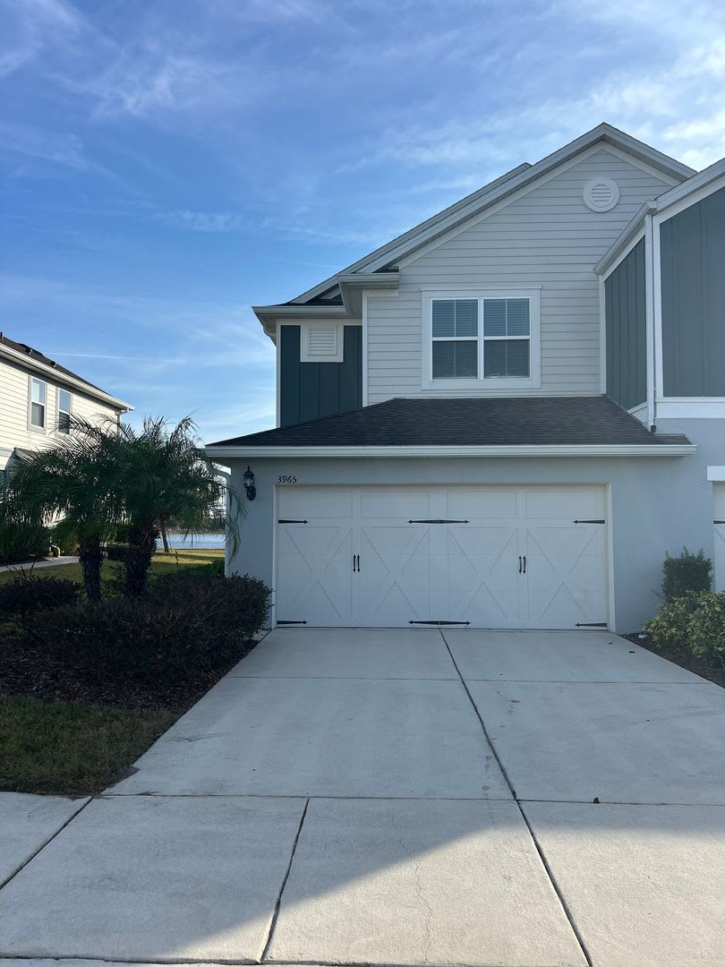 Upgraded 3BD/2.5BA Corner Lot Townhome in Orlando!
