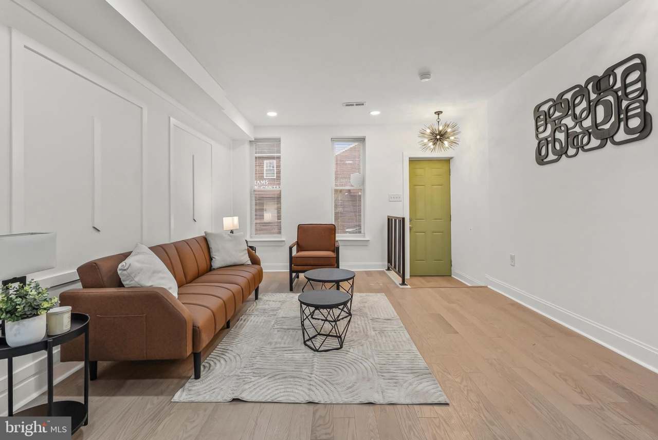 2428 E BIDDLE Street