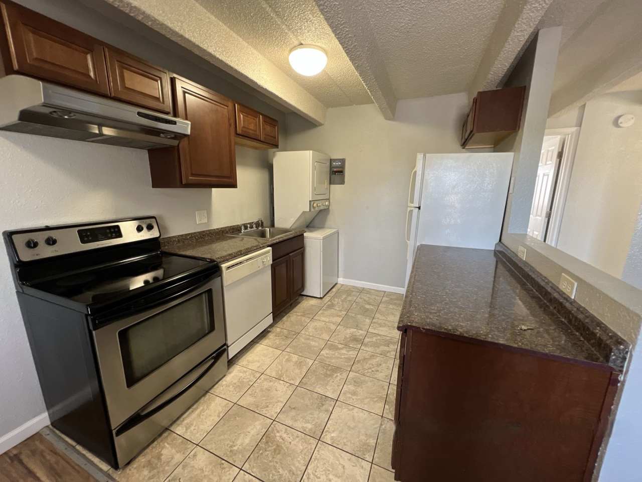 2 Bedroom 1 Bathroom Apartment in Aurora