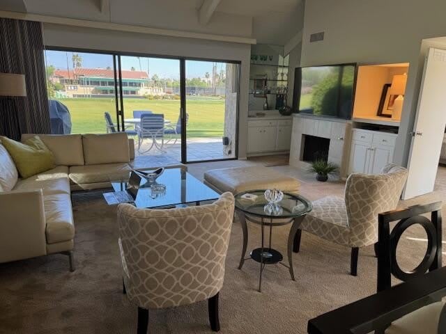 118 Racquet Club Drive S
