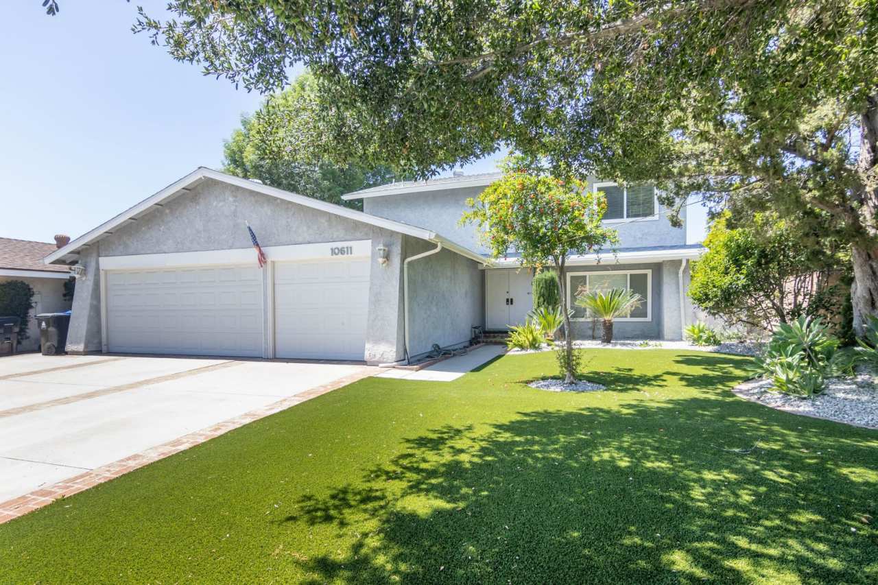Charming 3-Bedroom Home on a Quiet Street in Chatsworth!