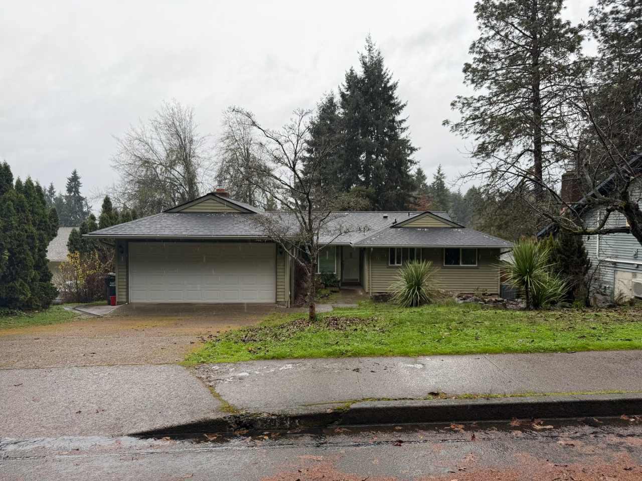 Beautiful 4 bedroom, 3 bathroom home in Eugene!