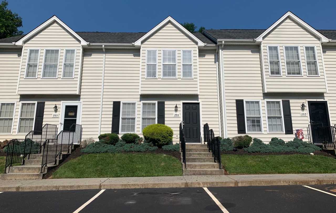 2 Bedroom Townhouse off Wiggington Road