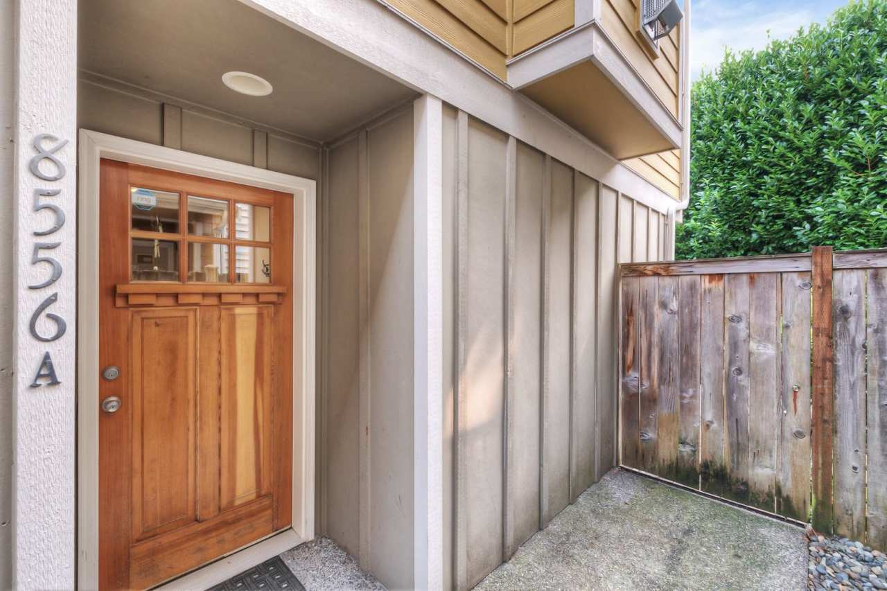 Ballard - Location, Amenities, Private back patio!