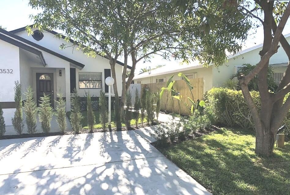 3532 N Dixie Hwy Highway