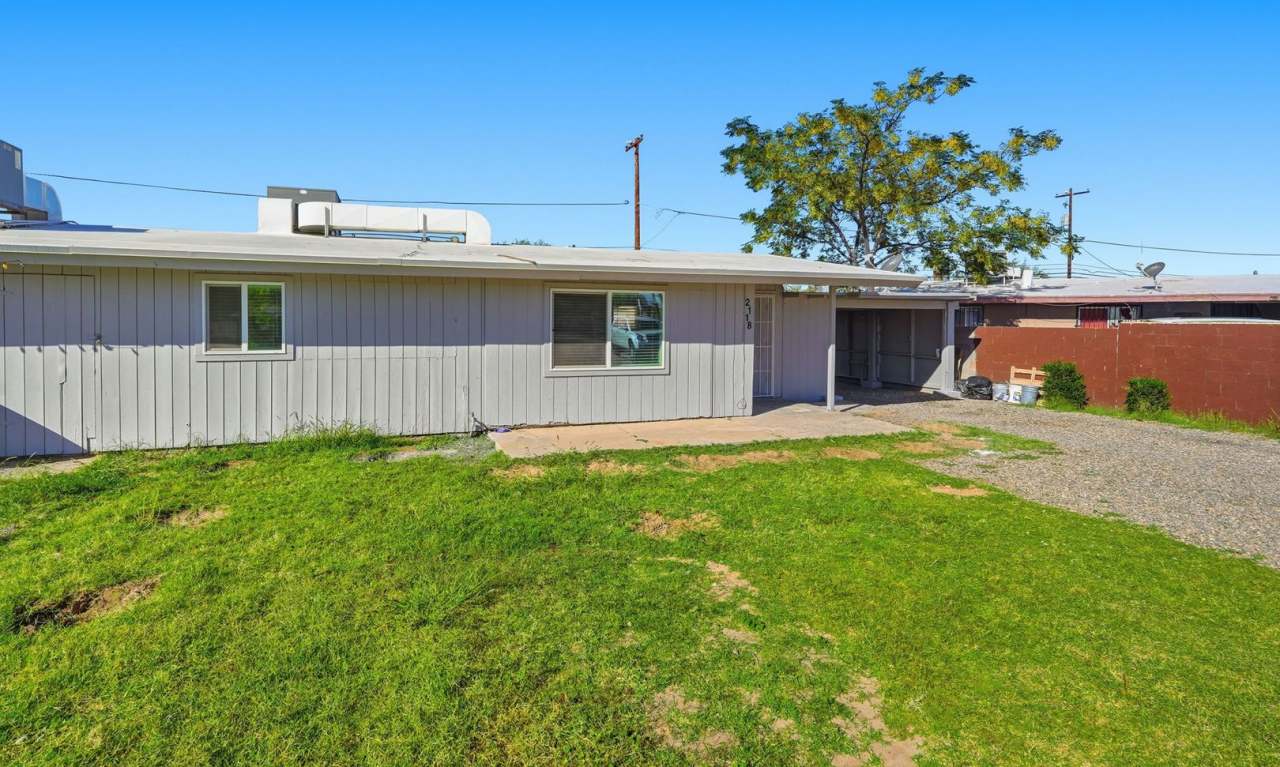 Beautifully Remodeled Home in a Central Tucson Location!