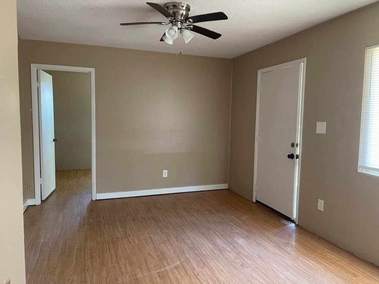 2 bed 1 bath for rent
