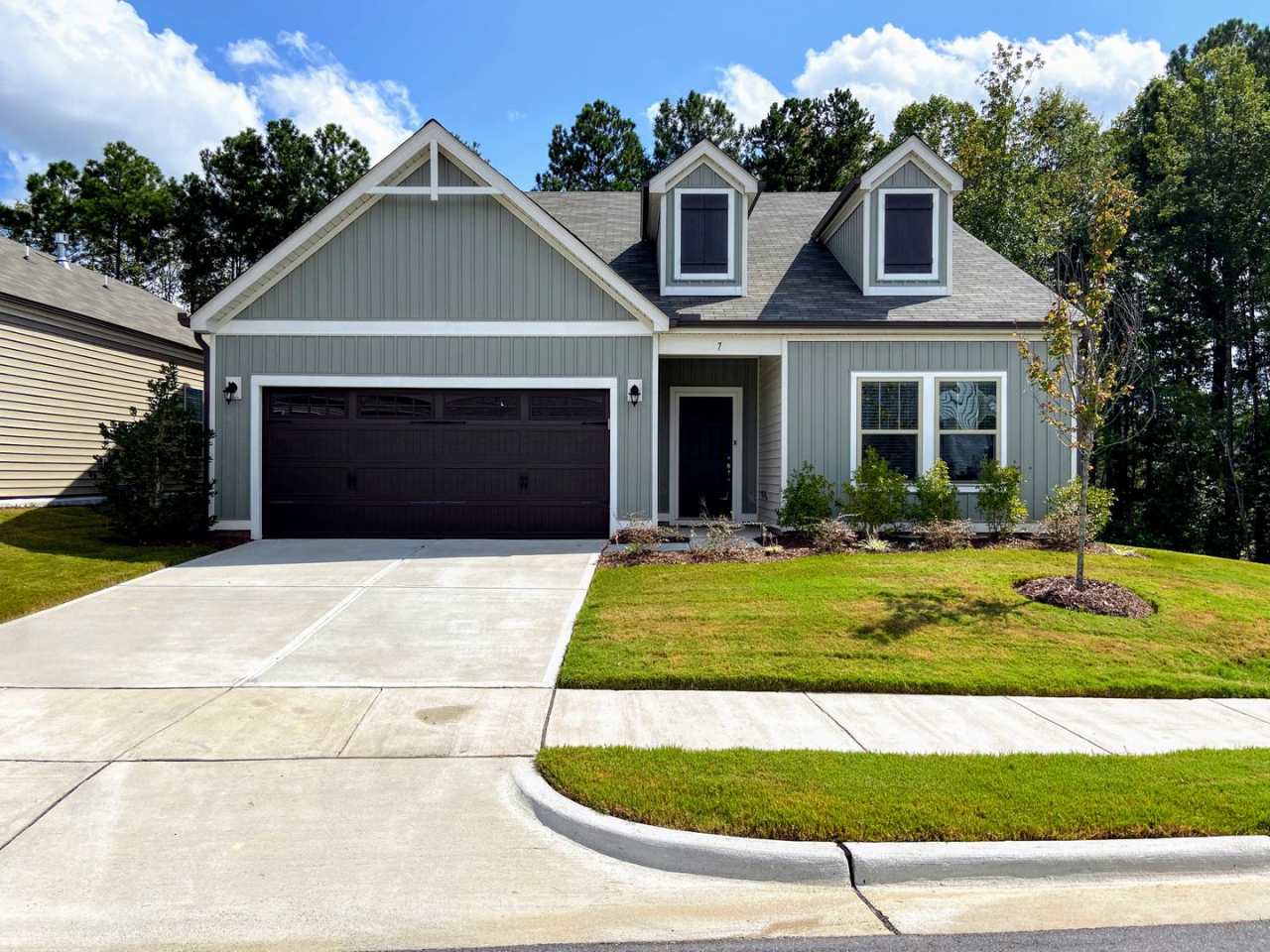 Spacious 2bd/2ba Ranch Style home with impressive club amenities located in Ellis Crossing