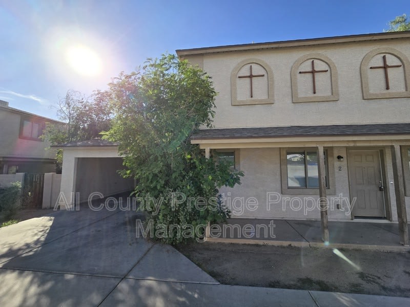 900 East Roma Avenue