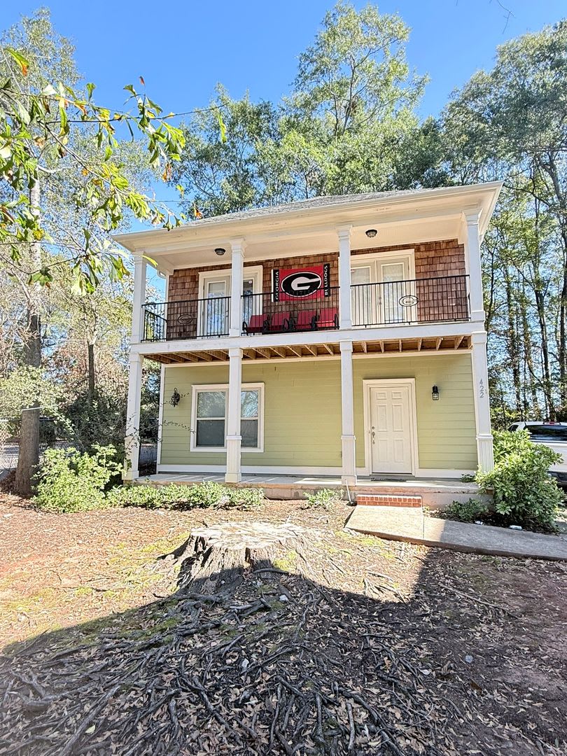 Cute 4 Bedroom Near Downtown for Pre-Lease