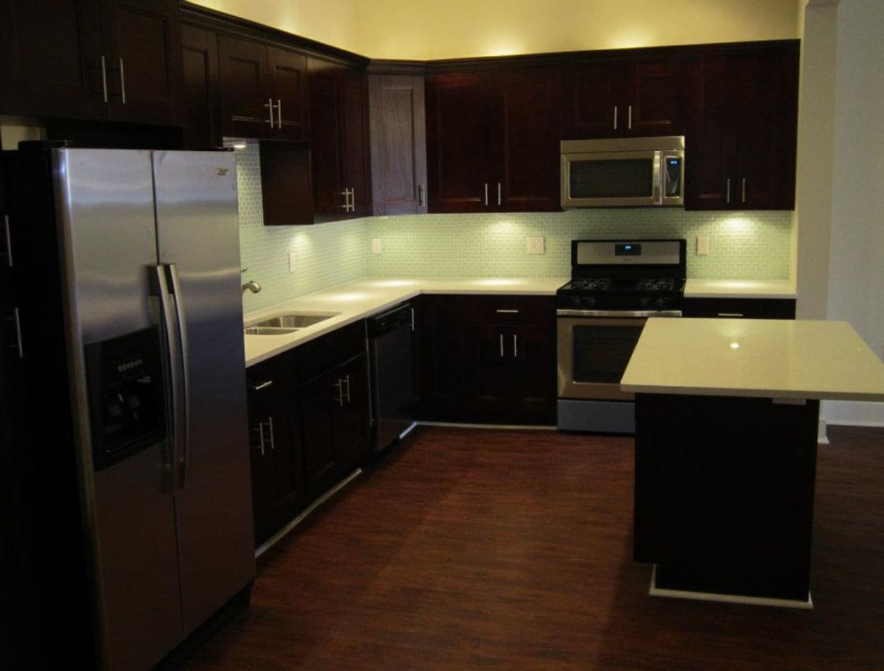 Cozy Rental - South Side Flats