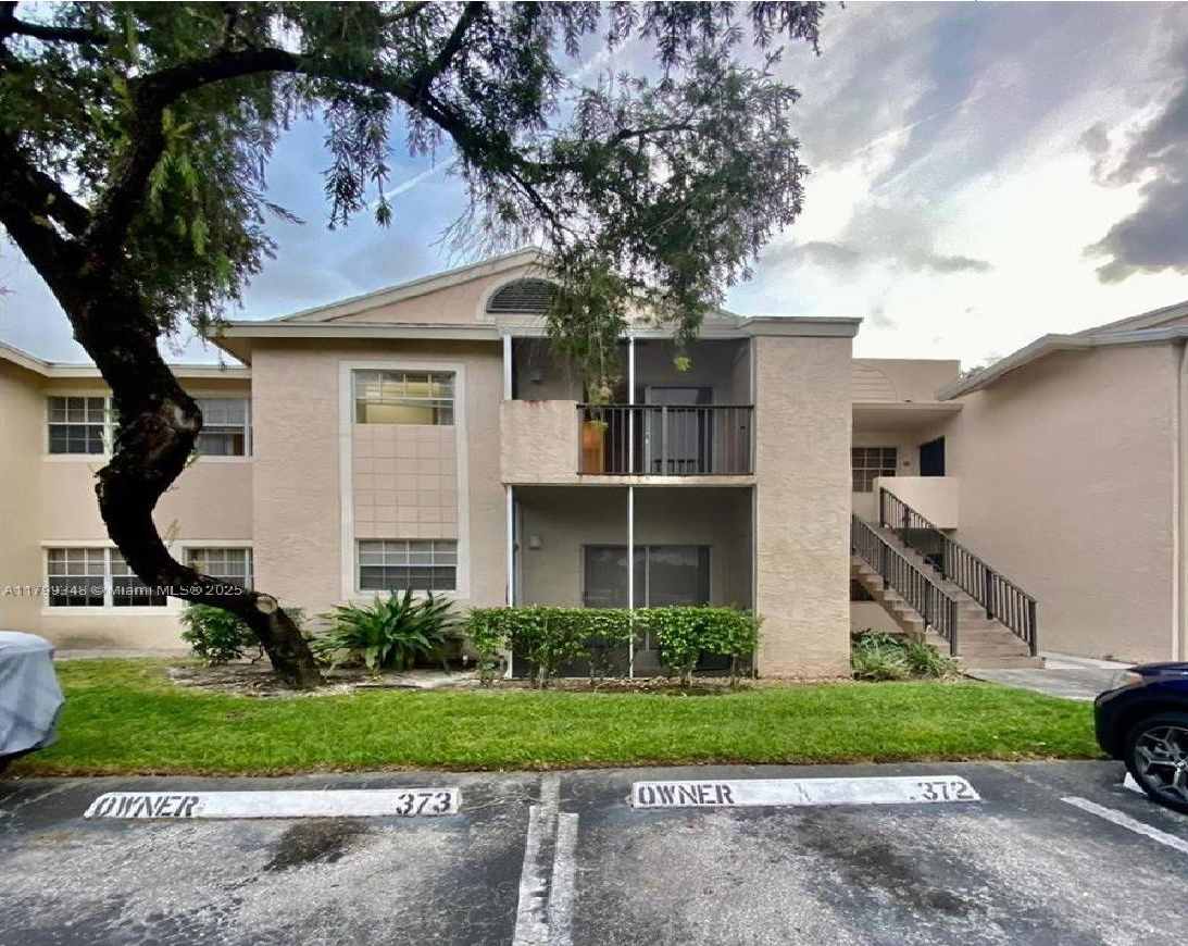 640 Cypress Club Way