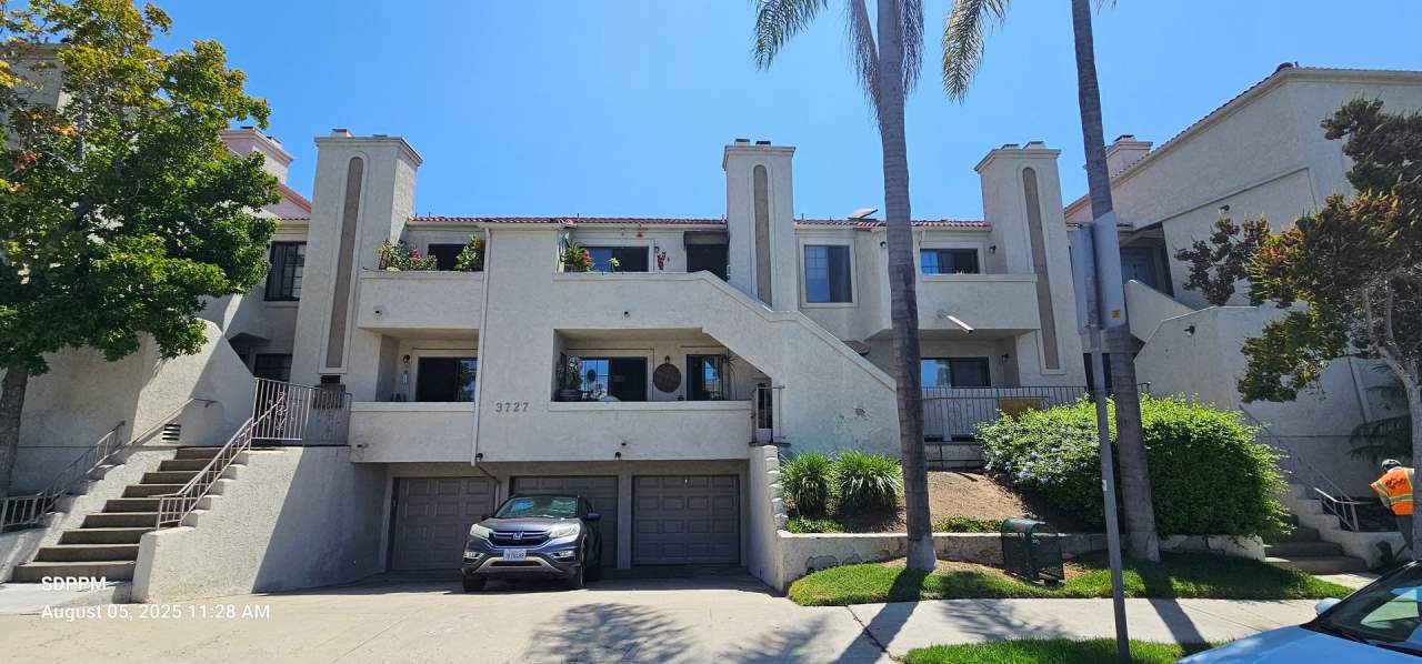 HILLCREST - SAN DIEGO - Nice 2 Bedroom / 2 Bath Condo. AVAILABLE NOW!