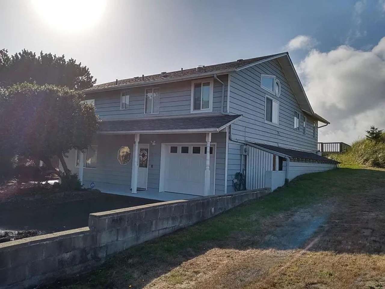 Furnished MID-TERM ~ Unique Ocean Front House