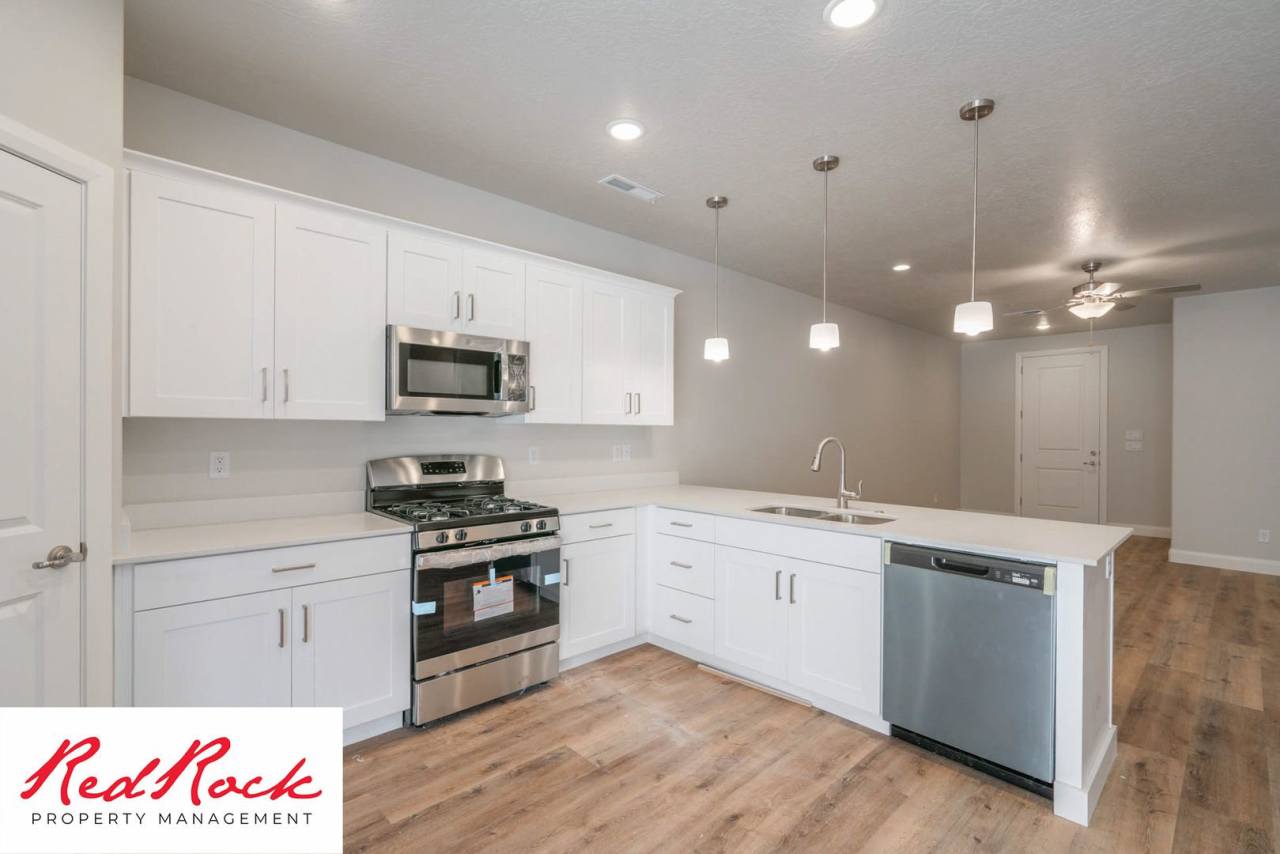 Amazing 4 Bedroom  2.5 bathroom close to Sand Hollow State Park, Small Dogs Welcome